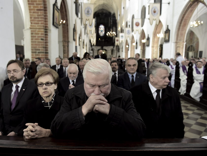 Na pogrzeb abp. Tadeusza Gocłowskiego przybył, m.in. były prezydent Lech Wałęsa z małżonką