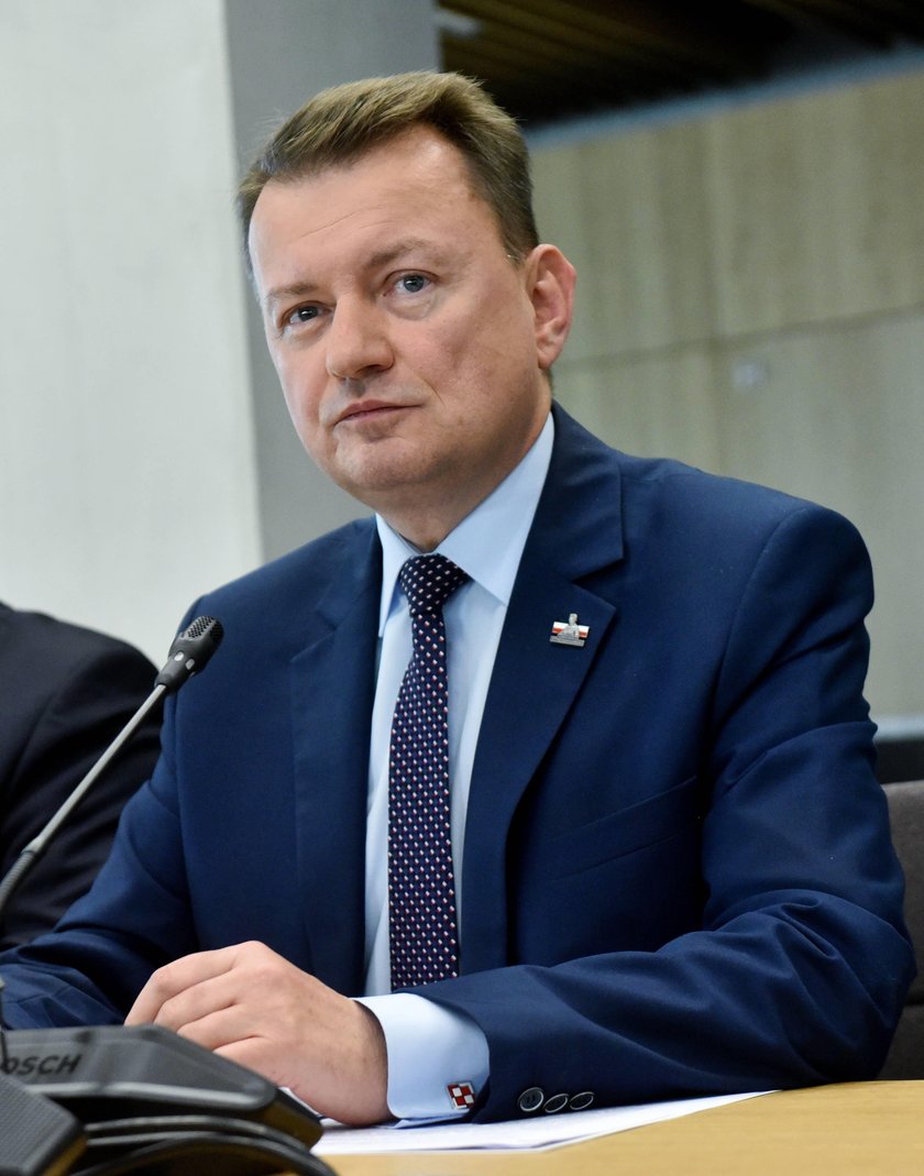 Minister Błaszczak funduje luksusy dla swojego dworu