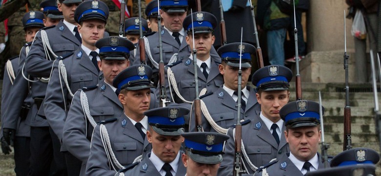Podwyżki pensji dla służb mundurowych od stycznia przyszłego roku