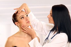 Chcesz poprawić urodę? Oto, jak wybrać gabinet i lekarza