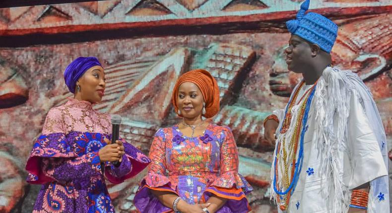 The Ooni of Ife, Oba Adeyeye Ogunwusi, discussing issues relating to women development with Mrs Olufunsho Amosun and Princes Ronke Ademiluyi. [NAN]