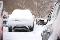 Co grozi za nieodśnieżony samochód? Kierowcy muszą uważać, bo kary są wysokie