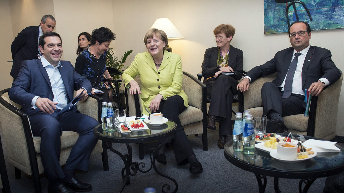 W Rydze, na marginesie szczytu Partnerstwa Wschodniego, doszło późnym wieczorem do spotkania kanclerz Niemiec Angeli Merkel i prezydenta Francji Francois Hollande,a z premierem Grecji Aleksisem Ciprasem. Rozmowa dotyczyła dalszej pomocy dla Aten.