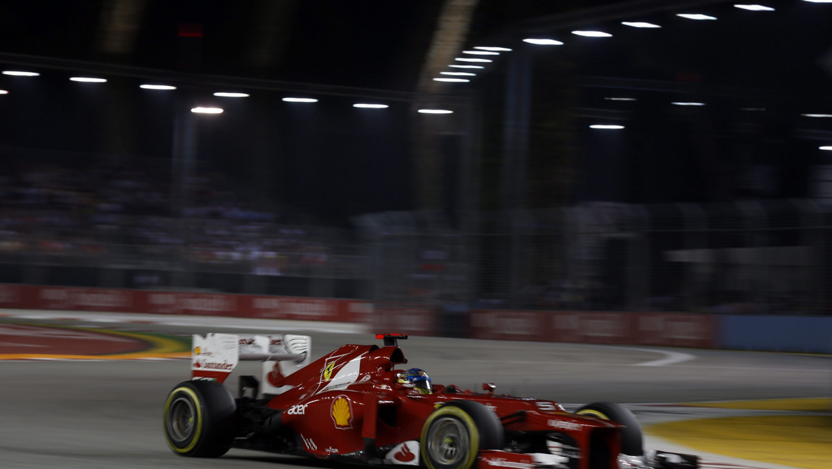 Dzięki trzeciej lokacie w Grand Prix Singapuru Fernando Alonso utrzymał prowadzenie w mistrzostwach świata, ale gdyby nie defekt Lewisa Hamiltona, kierowca Ferrari nie zdobyłby ósmego w tym sezonie podium. Po wyścigu Hiszpan ponownie podkreślił, że jego zespół musi ostro zabrać się do pracy.