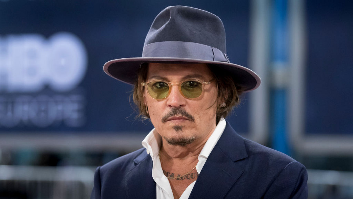 Festiwal EnergaCamerimage poinformował swoich widzów, że Johnny Depp otrzymał wyróżnienie podczas tegorocznej edycji. Informację w mediach społecznościowych zilustrowano specyficznym zdjęciem. Jeden z anglojęzycznych branżowych portali zasugerował, że zdjęcie nawiązuje do turbulentnego życia prywatnego gwiazdora.