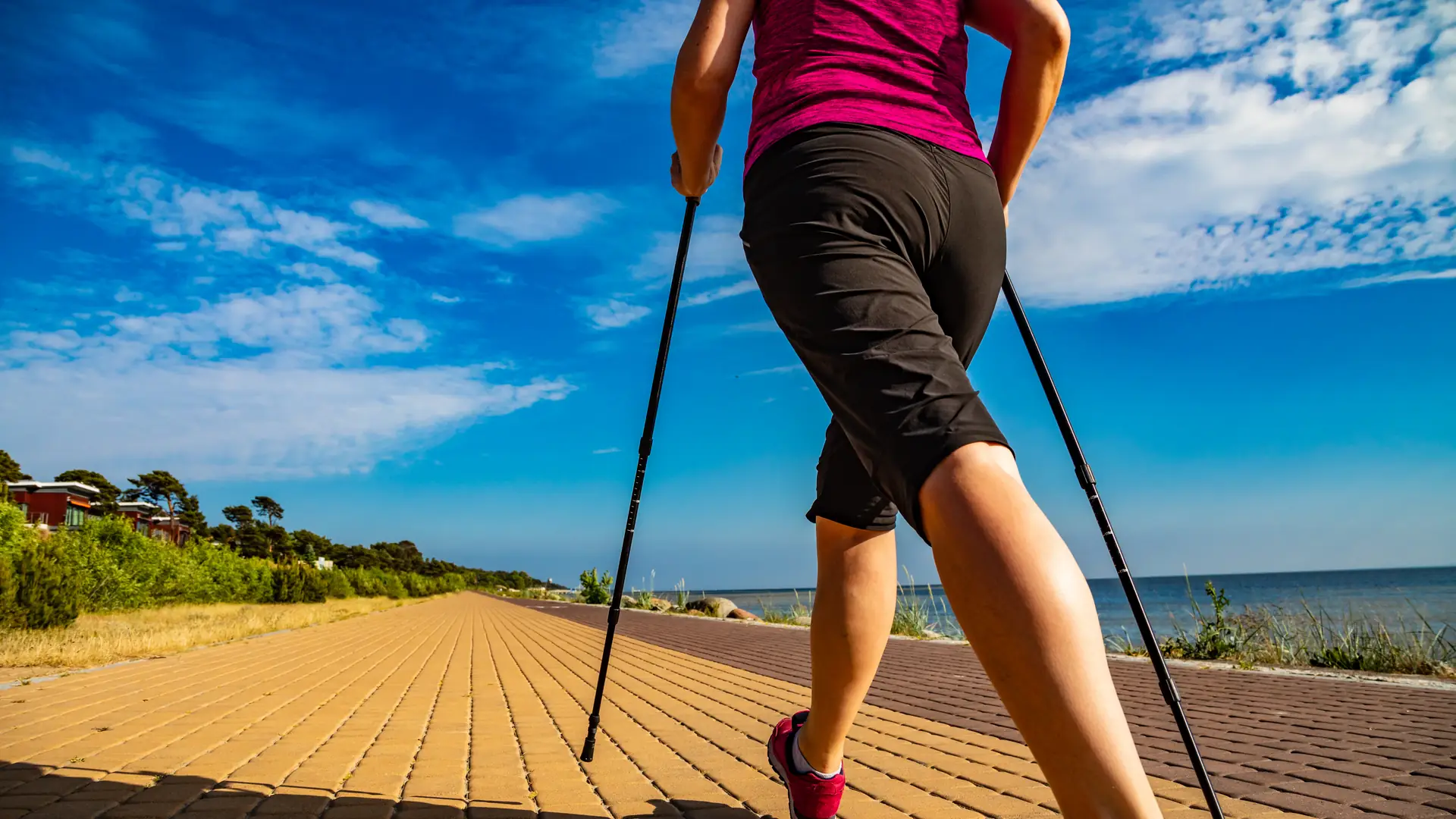 Nordic Walking — poprawi kondycję i wzmocni mięśnie. Jak zacząć?