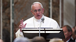 Ferenc pápa szerint az egyháznak bocsánatot kéne kérnie a melegektől