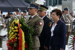 Warszawa: Uroczysta zmiana warty przed Grobem Nieznanego Żołnierza