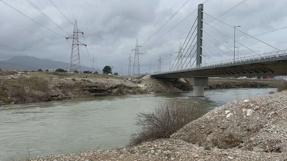 Potraga za vozilom koje je sletelo u Moraču