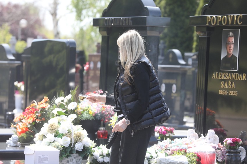Novo bežanijsko groblje rođendan Saše Popovića