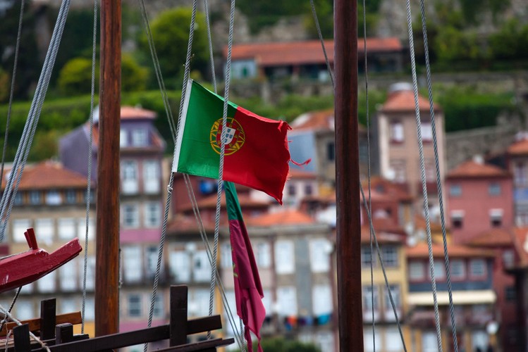 5. Portugalia – wracamy do Europy i strefy euro. Grająca na Euro 2012 w grupie śmierci Portugalia otwiera pierwszą piątkę rankingu potencjalnych bankrutów. Ubezpieczenie portugalskich obligacji na wypadek bankructwa tego kraju kosztuje 835,72 punktów bazowych.