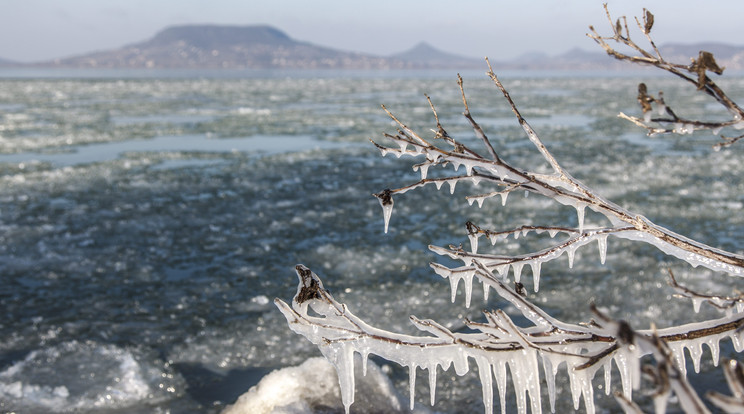 fagy a balatonnal - Foto MTI Varga Gyorgy