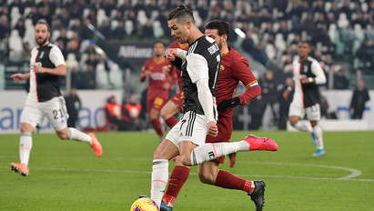 Ronaldo nyitotta a sort: három gólt szerzett a Roma ellen, menetel a Juventus az Olasz Kupában is