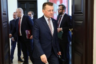 Szef MON: Doniesienia o wyprowadzeniu wojsk na ulice i zamykaniu miast to fake newsy