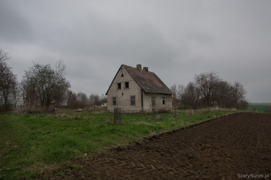 Opuszczona wieś Anachów, kwiecień 2023 r.