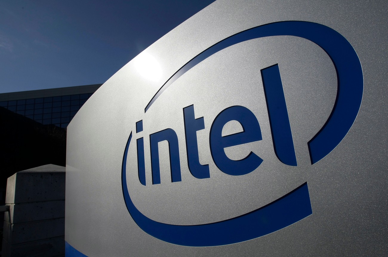 Intel će ukinuti 15 odsto radnih mesta i suspenduje isplatu dividende! Gigant u proizvodnji čipova u velikom problemu