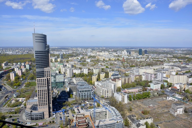 Widok na Warszawę z najwyższego budynku Warsaw Spire