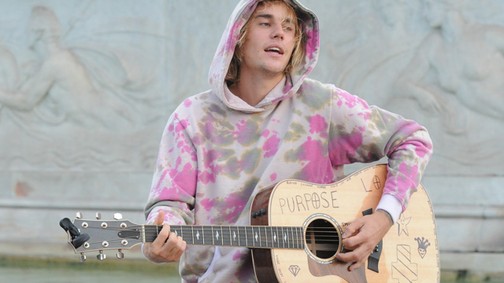 Justin Bieber szerenádja Hailey Baldwinnak nem is volt olyan különleges: kilencszer adott szerenádot