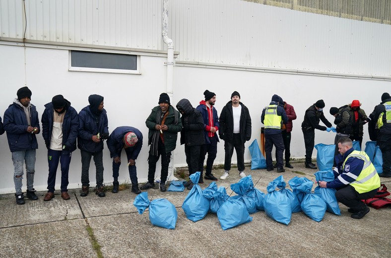 Grupa migrantów przypłynęła do Kent, Wielka Brytania, 9 grudnia 2022 r.