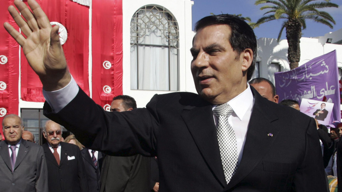Szwajcaria bada dwa wnioski o zamrożenie znajdujących się w tym państwie aktywów majątkowych byłego prezydenta Tunezji Zin el-Abidina Ben Alego oraz jego rodziny i bliskich współpracowników - poinformował urząd prokuratora federalnego.