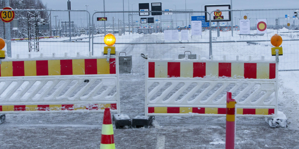 Droga do zamkniętego punktu kontroli granicznej Vaalimaa między Finlandią a Rosją w Finlandii