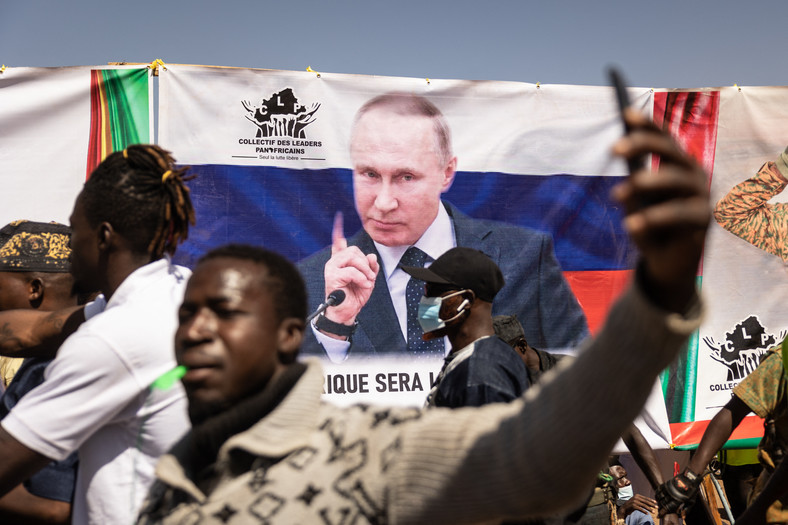 Baner z Władimirem Putinem na proteście w Burkinie Faso, styczeń 2023 r.