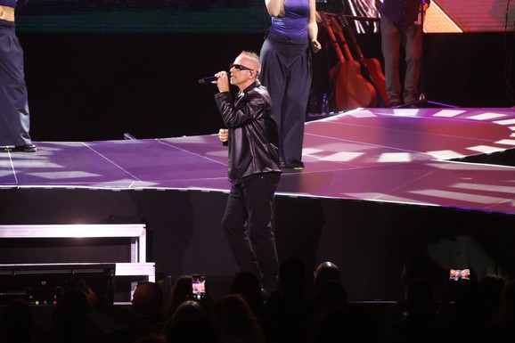 ITALIJANSKI ŠMEKER ODUŠEVIO BEOGRAĐANKE Sve se orilo u Areni! Obratio se publici: "Dobro veče, kako ste", a onda uradio nešto neočekivano