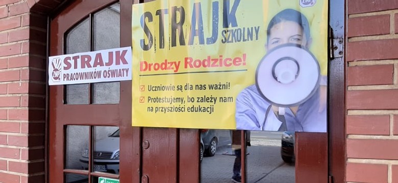 Jutro nauczyciele też strajkują. Ale egzaminy się odbędą