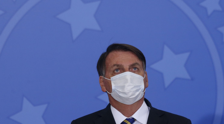 Strandoló tömeggel bulizott Jair Bolsonaro az újévben/ Fotó: Northfoto