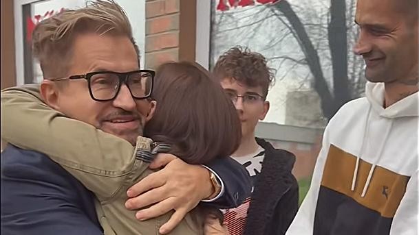 Ferrarin érkezett a segítség Csabához – Jákob Zoltán karolta fel az üzemi balesetben súlyosan megsérült családapát