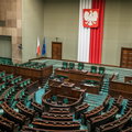 Posłowie w Sejmie z zarzutami prokuratorskimi. Czy chroni ich już immunitet?