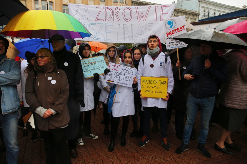 Marsz poparcia dla protestujących medyków w Łodzi 