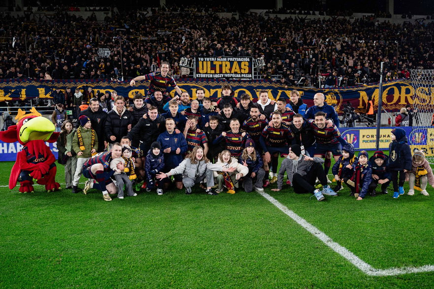 Pogoń Szczecin świętująca awans do finału Fortuna Pucharu Polski