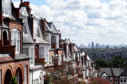 Kryzys mieszkaniowy w Wielkiej Brytanii. "Nie widać końca problemów"