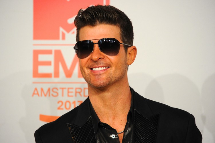 Robin Thicke na czerwonym dywanie MTV EMA 2013