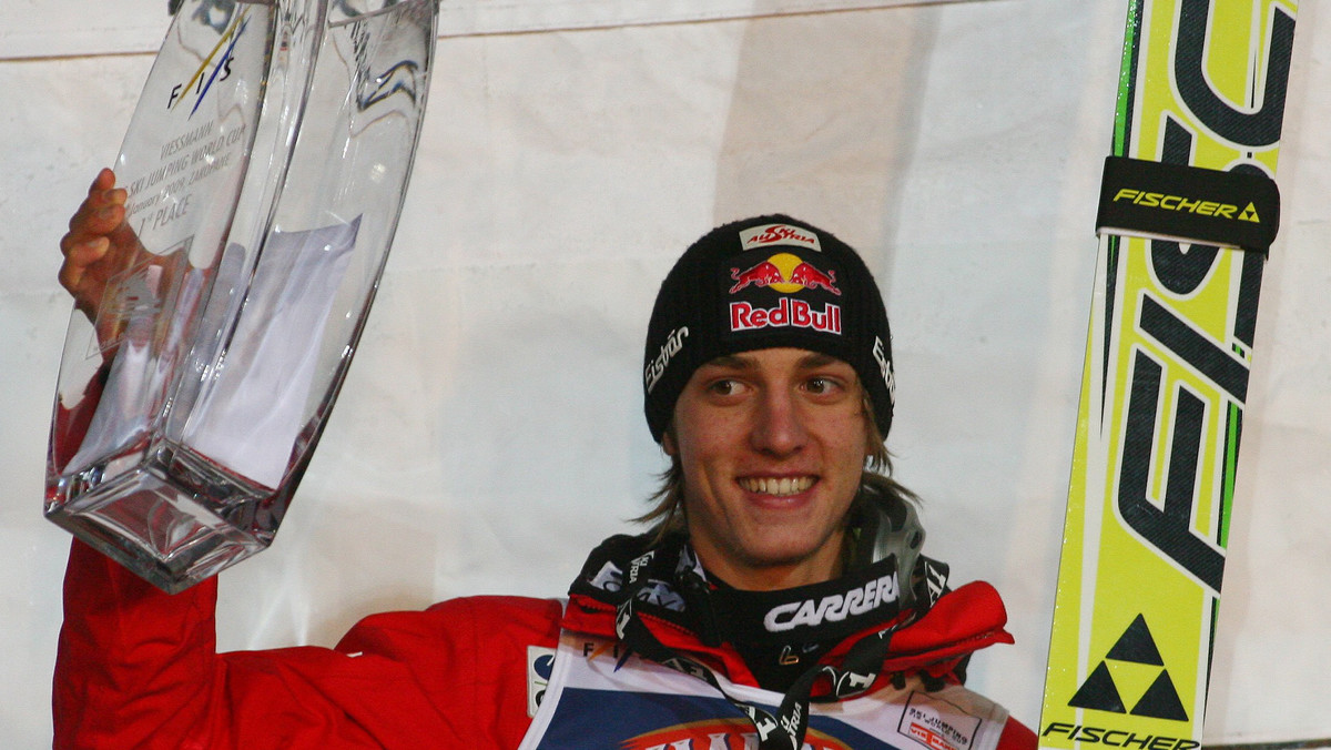 19-letni Austriak Gregor Schlierenzauer wygrał sobotnią rywalizację na Wielkiej Krokwi w Zakopanem podczas zawodów Pucharu Świata w skokach narciarskich. Była to jego 16. wygrana w karierze.