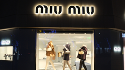 Najbardziej pożądane marki luksusowe na świecie. Zabrakło wśród nich Chanel