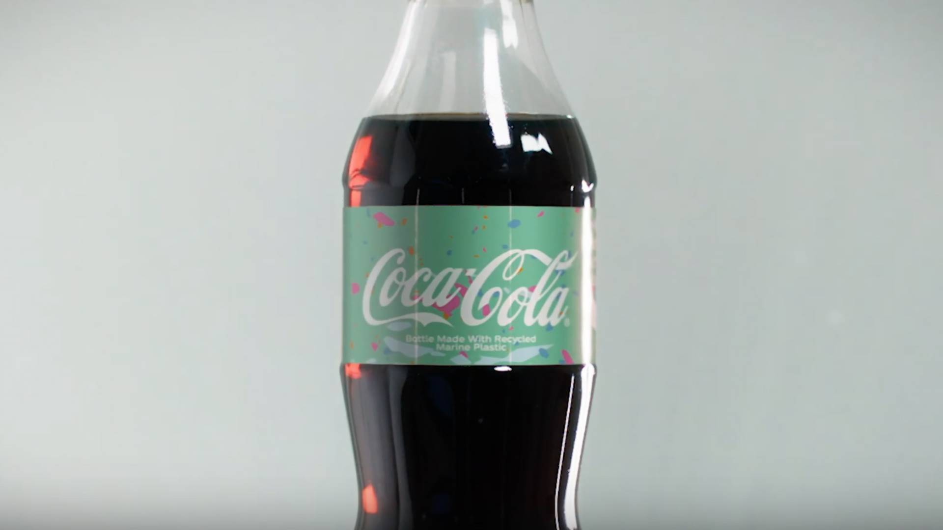 Coca-Cola stawia na recykling. Pierwsza na świecie butelka z plastiku wyłowionego z Morza Śródziemnego