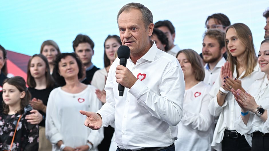 Donald Tusk podczas wieczoru wyborczego KO (15.10.2023)