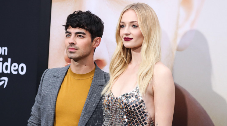 Közös tetoválást csináltatott Joe Jonas és Sophie Turner /Fotó: Northfoto