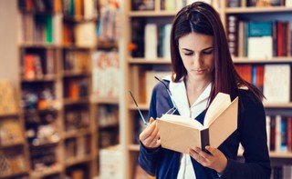 Naukowcom nie opłaci się publikowanie za granicą