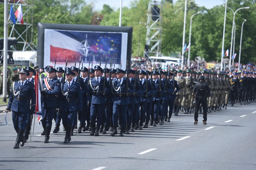 Defilada pod hasłem "Silni w Sojuszach" przeszła ulicami Warszawy