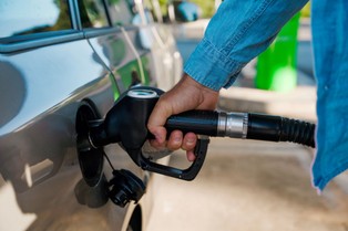 Urzędowe ceny maksymalne paliw do końca roku? Oto, co sądzą Polacy