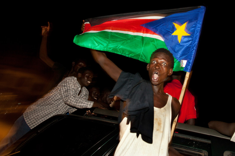 Radość mieszkańców Sudanu Południowego z okazji pierwszej rocznicy istnienia niepodległego państwa, 2012 r.