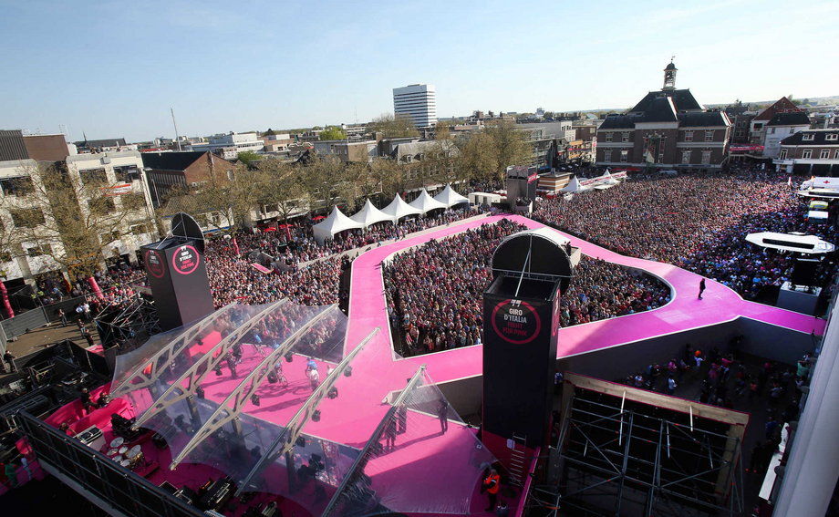 The Giro opened to huge crowds in the Netherlands.
