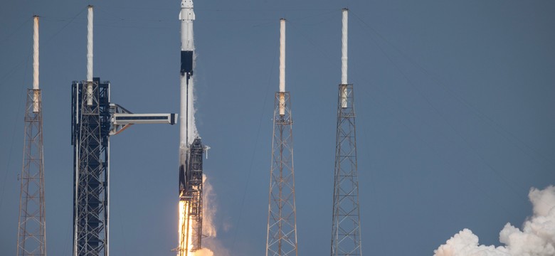 Misja ratunkowa już na ISS. Kapsuła SpaceX ma zabrać astronautów ze Starlinera [WIDEO]
