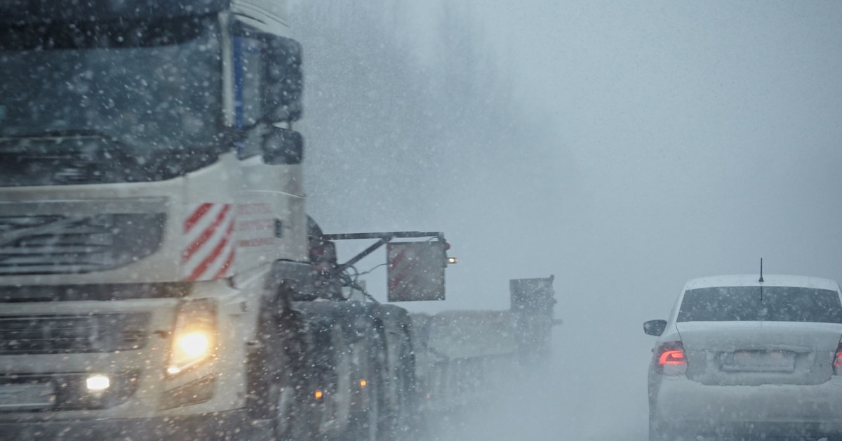 Marznący deszcz i śnieg paraliżują Szczecin. Zamknięte szkoły, uczelnie odwołały zajęcia