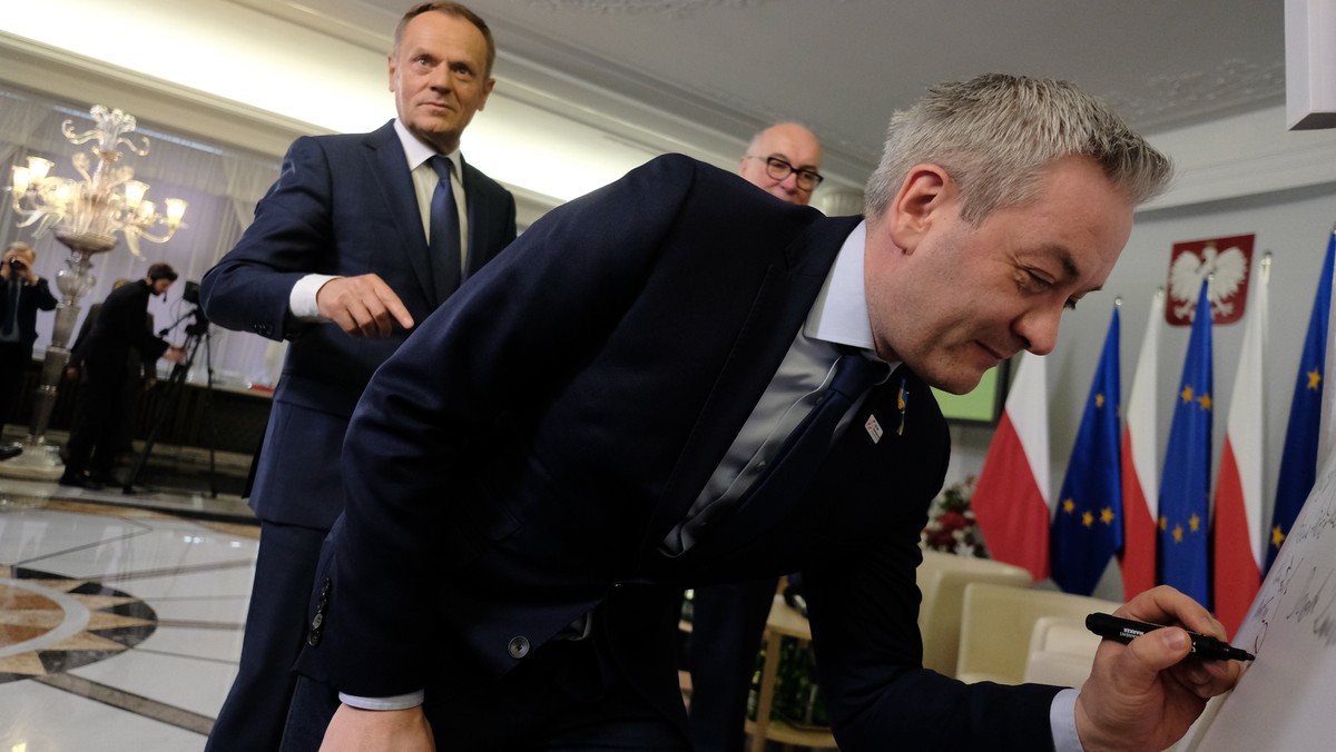 Tusk z nagrodą Kongresu Kobiet. Biedroń nie kryje oburzenia