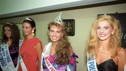 Ewa Wachowicz zdobyła koronę Miss Polonia 1992. W nagrodę dostała...