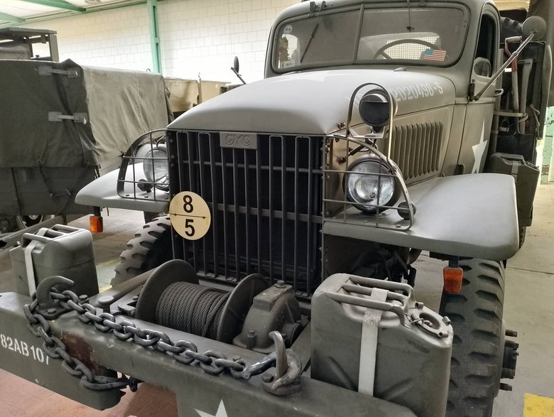 GMC CCKW, do transportu łodzi desantowych, prod. 1943, poj. 4420cm3, moc 102 KM